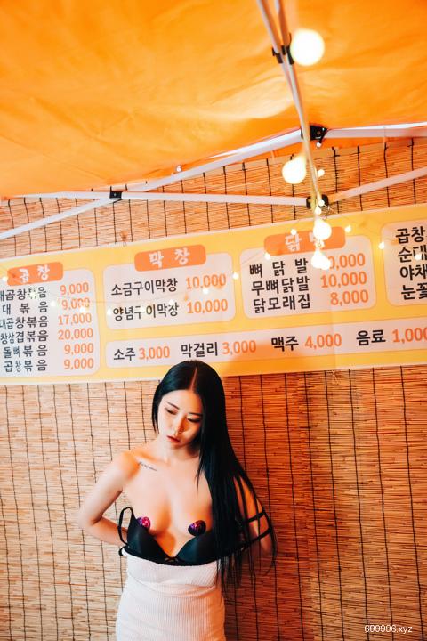  Bomi - Street Stall